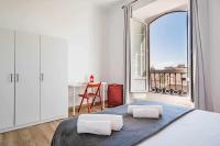 A bed or beds in a room at Apartamentos Alcazaba