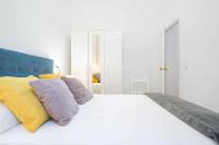 A bed or beds in a room at Apartamentos Alcazaba