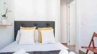 A bed or beds in a room at Apartamentos Alcazaba