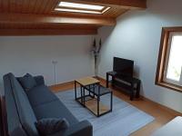 TV a/nebo společenská místnost v ubytování Casa da Costa - Apartamento con terraza y vistas al mar