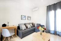 Posedenie v ubytovaní Sunset Luxury Suite - Rooftop Apartment in the City Center