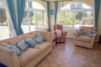 Posedenie v ubytovaní Casa Ana - delightful semi-detached villa with large swimming pool, tennis court and huge gardens plus Free wifi