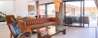 Posedenie v ubytovaní Villa privada de lujo con piscina Villa Wabi Sabi