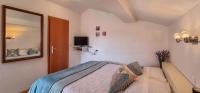 Łóżko lub łóżka w pokoju w obiekcie Studio in Stara Baska/Insel Krk 34432