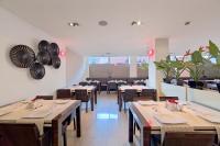 Un restaurante u otro lugar para comer en Hotel Cubix