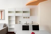 Kuchnia lub aneks kuchenny w obiekcie Beautiful Apartment next to Sempione and City Life - Viale Teodorico