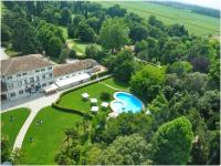 Basen w obiekcie Hotel Villa Condulmer lub w pobliżu