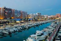 Nespecifikovaný výhled na destinaci Elche nebo výhled na město při pohledu z vily