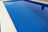 Bazén v ubytování Villa rústica privada con gran chalet y piscina nebo v jeho okolí