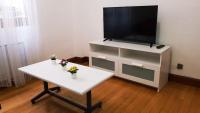 TV a/nebo společenská místnost v ubytování habitación, salita y baño privado, REATE LBI00466
