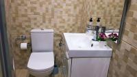 Koupelna v ubytování habitación, salita y baño privado, REATE LBI00466