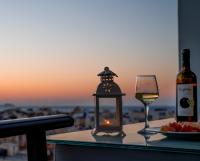 Nápoje v ubytovaní Sunset Luxury Suite - Rooftop Apartment in the City Center