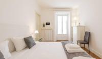 A bed or beds in a room at Milan Royal Suites - Centro Cadorna