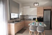 Kuchyň nebo kuchyňský kout v ubytování LUXURY AUTONOMOUS GROUND FLOOR APARTMENT