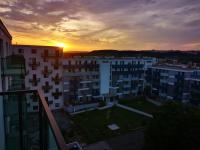 Východ nebo západ slunce při pohledu z apartmánu nebo okolí
