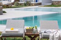 Bazén v ubytovaní Villa Del Sol Mykonos Junior Suite alebo v jeho blízkosti
