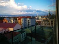 Nespecifikovaný výhled na destinaci Plzeň nebo výhled na město při pohledu z apartmánu