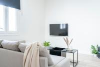 TV a/nebo společenská místnost v ubytování Suites Alfonso X