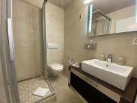 Ein Badezimmer in der Unterkunft Auberge de Confignon
