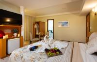 a hotel room with a bed with a basket of fruit on it at Hotel Santorini in Vila Velha