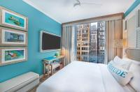 Ein Bett oder Betten in einem Zimmer der Unterkunft Margaritaville Resort Times Square