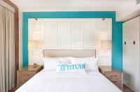Ein Bett oder Betten in einem Zimmer der Unterkunft Margaritaville Resort Times Square