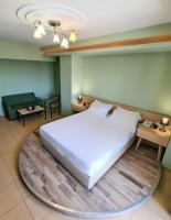 Posteľ alebo postele v izbe v ubytovaní Perinthos Hotel