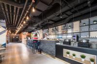 B&B Hotel Budapest Cityにあるレストランまたは飲食店