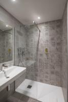 B&B Hotel Budapest Cityにあるバスルーム