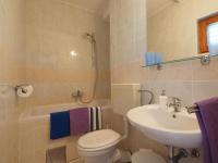 Kúpeľňa v ubytovaní Apartments & Room Eva Slano