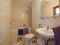 Kúpeľňa v ubytovaní Apartments & Room Eva Slano