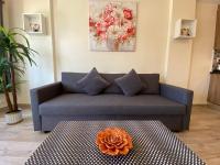 Posedenie v ubytovaní Modern 1 Bedroom Seaside Apartment with Pool