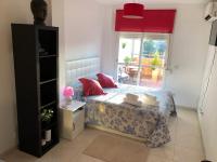 Posteľ alebo postele v izbe v ubytovaní habitacion terraza centro malaga