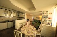A kitchen or kitchenette at Cozy Flat