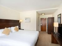 Postel nebo postele na pokoji v ubytování Mercure Maidstone Great Danes Hotel