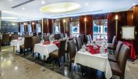 Restaurace v ubytování Landmark Summit Hotel