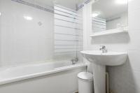 Um banheiro em Appart&#39;City Classic Nantes Viarme
