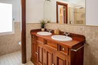 Kúpeľňa v ubytovaní ODIN LUXURY VILLA by Buenavilla