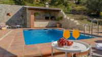 Bazén v ubytování Villa Vargas Torrox by Ruralidays nebo v jeho okolí