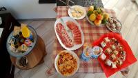 Jedlo v ubytovaní bed & breakfast alebo blízkom okolí