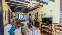 TV a/nebo společenská místnost v ubytování Villa Lagar Martinez Malaga by Ruralidays