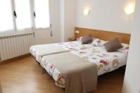 Posteľ alebo postele v izbe v ubytovaní Apartamentos Grosen