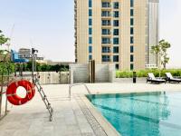 Bazén v ubytování Ultimate Luxury at Dubai Creek Horizon Waterfront nebo v jeho okolí