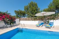 Bazén v ubytování Villa Violeta for 8 with swimming pool and beach views nebo v jeho okolí