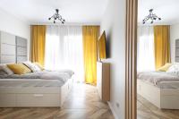 Łóżko lub łóżka w pokoju w obiekcie Partnerapart Rakowicka 14