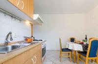 Kuchyň nebo kuchyňský kout v ubytování Apartment in Novi Vinodolski 15312