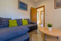 Posezení v ubytování One-Bedroom Apartment Crikvenica 4