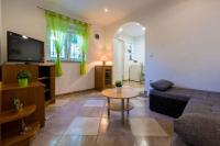 TV a/nebo společenská místnost v ubytování One-Bedroom Apartment Crikvenica 4