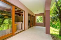 Vonkajšia záhrada v ubytovaní Apartment in Tribalj 39244