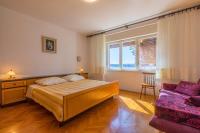 Posteľ alebo postele v izbe v ubytovaní Apartment in Jadranovo 14272